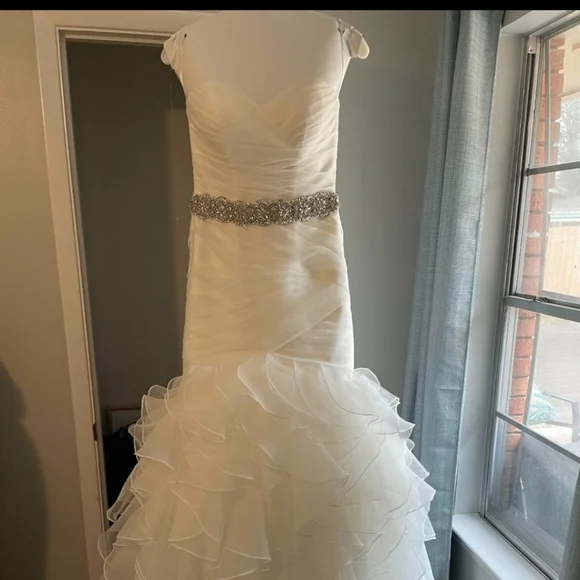 Vera Wang | Other | Vera Wang Mermaid Style Wedding Dress | Poshmark Vera Wang | Other | Vera Wang Mermaid Style Wedding Dress | Poshmark